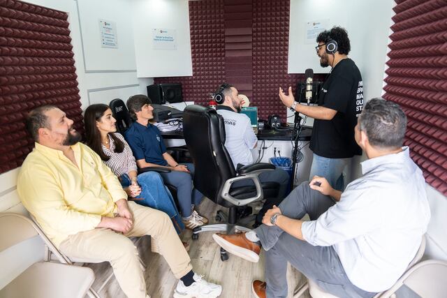“El talento de aquí es otra cosa”: Crean beca para apoyar a estudiantes universitarios