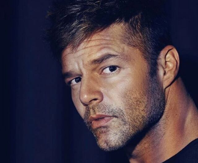 Ricky Martin sorprende con foto sin camisa