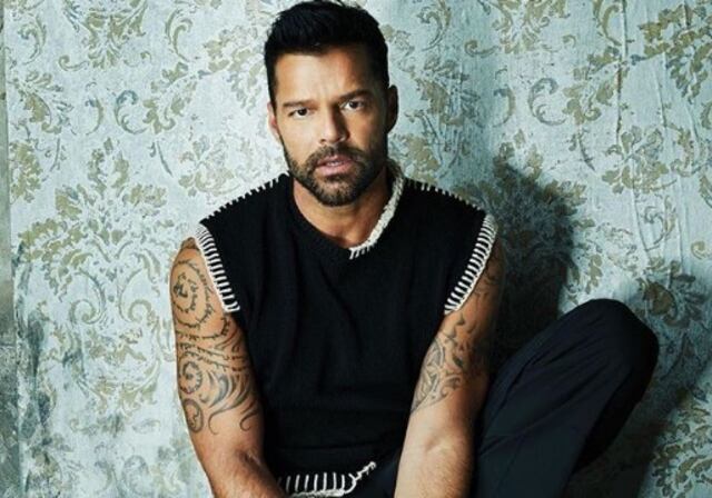 Ricky Martin enloquece a fans con foto sin camisa