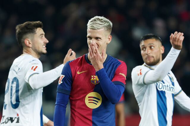 Liga española rechaza nuevamente solicitud del Barcelona para registrar a Dani Olmo y a Pau Víctor
