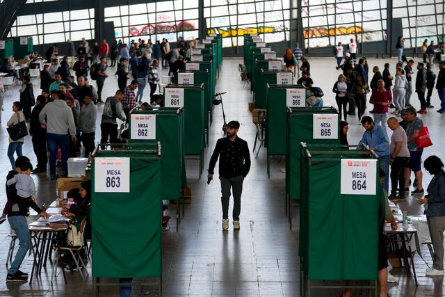 Chilenos votan por nueva propuesta constitucional para reemplazar la Carta Magna de 1980