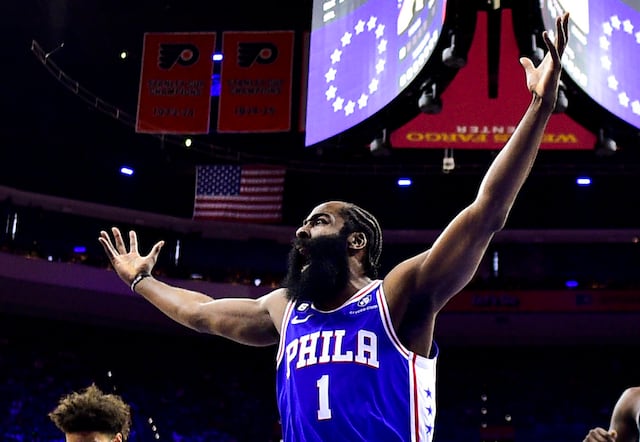 James Harden recibe multa de 100.000 dólares tras críticas a 76ers