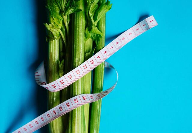 Cinco beneficios de comer apio