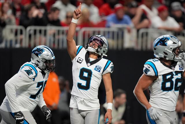 Panthers de Carolina del Norte vencen 44-38 a Falcons en tiempo extra