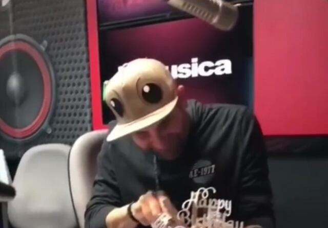 La Burbu se "venga" de Rocky en su cumpleaños