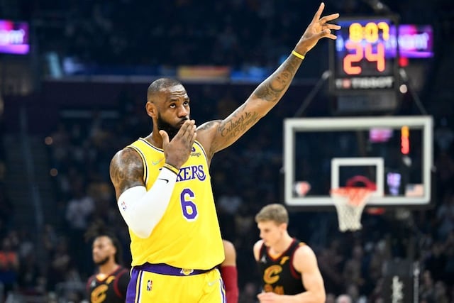LeBron se perderá el fin de la temporada por lesión en el tobillo