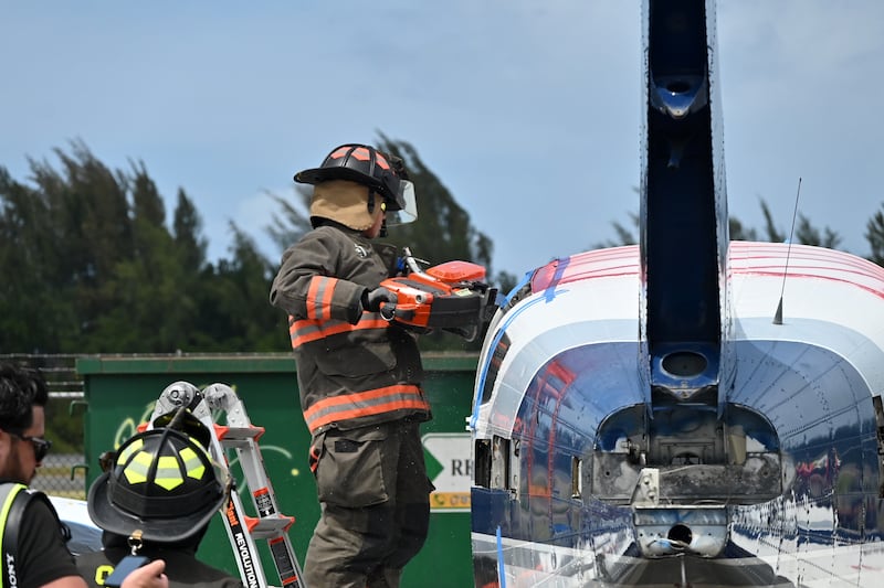 Aerostar y rescate aeropuerto, realizan un simulacro de extracción de pasajeros , en caso de accidente aereo. Areopuerto Luis Muñoz Marin. Carolina Metro PR 27 de febrero de 2026