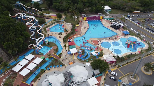 Todo un éxito la apertura de Las Cascadas de Aguadilla