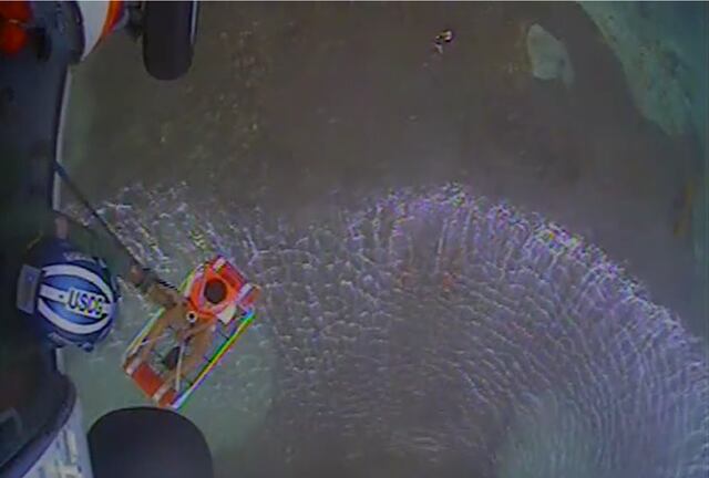 Rescatan a tres personas en bote averiado cerca de Guánica