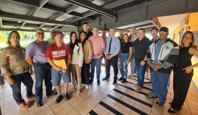 Participantes culminan curso de Tratamiento y Sellado de Techos en Fajardo