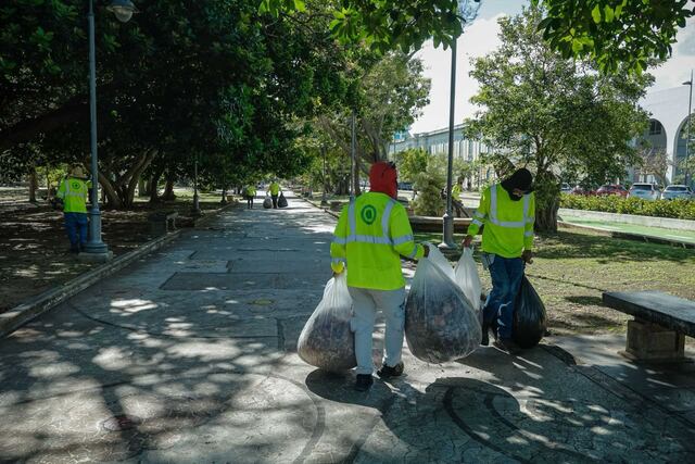 Comienzan a limpiar y darle vida al Parque Luis Muñoz Rivera