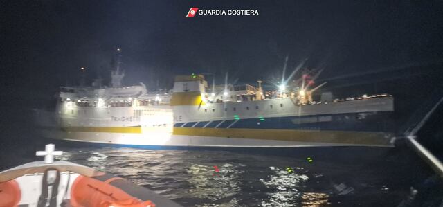 Se incendia un ferry italiano que transportaba migrantes