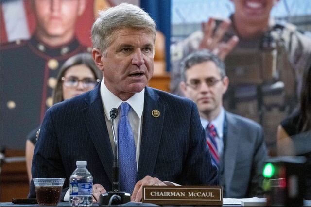 Llueven las críticas a legislador republicano por obstruir ascensos militares en EEUU