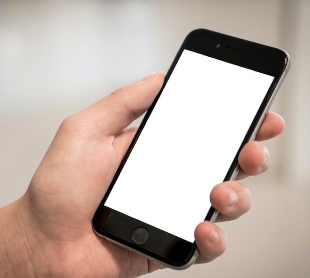 Esto es lo que debes hacer si tu teléfono se moja