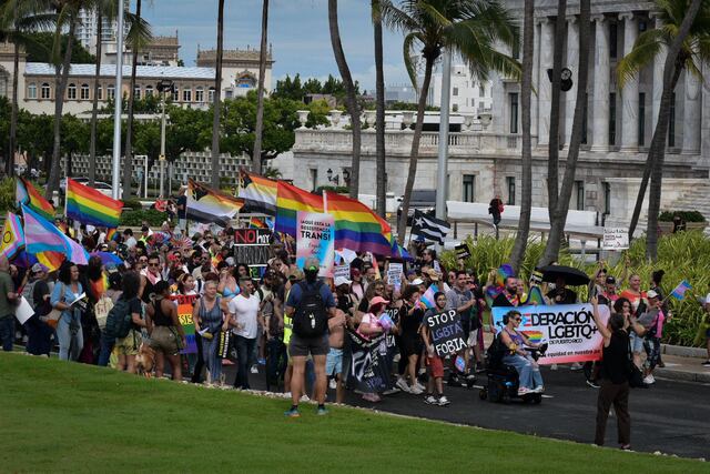 Marchan del Capitolio a Fortaleza en defensa de la comunidad LGBTQ+