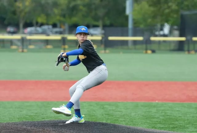 Puertorriqueña de 17 años hace historia al entrar al equipo masculino de béisbol en Monroe University