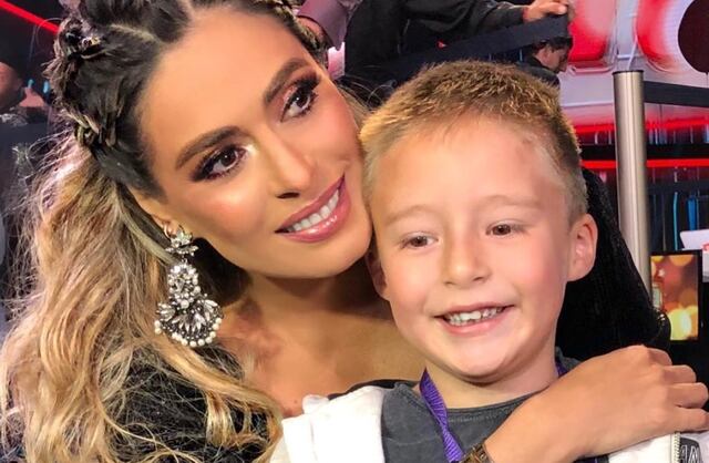 Acusan a Galilea Montijo de teñirle el cabello a su hijo