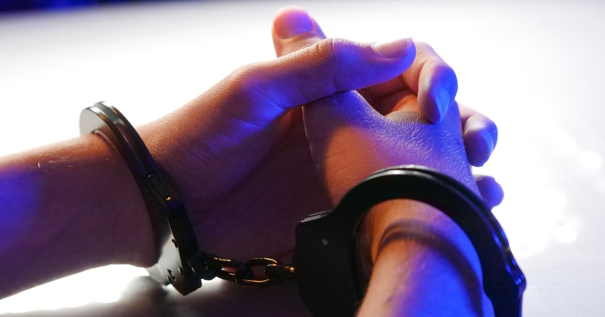 Justicia presenta cargos contra hombre y mujer por actos lascivos ...