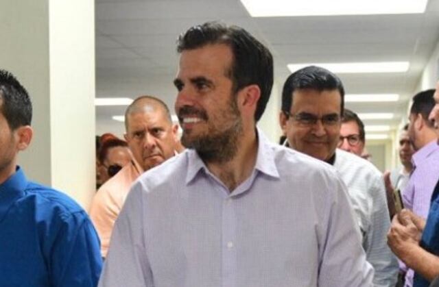 Ricardo Rosselló acude a barbería tras comentarios sobre su apariencia