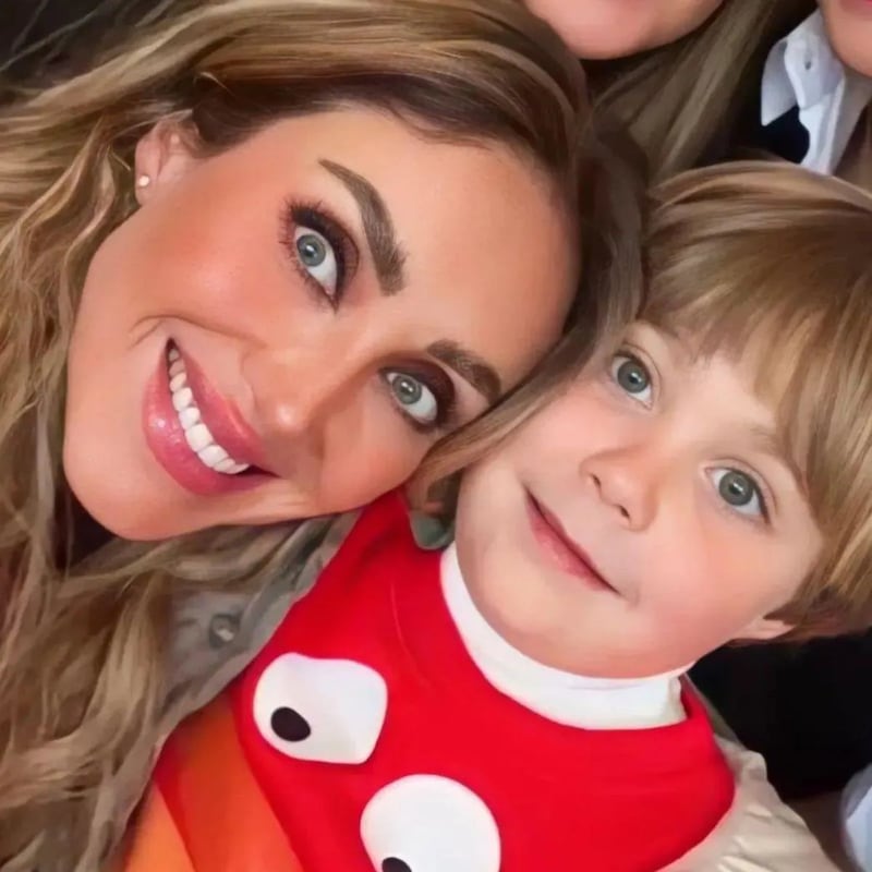 Instagram @anahi