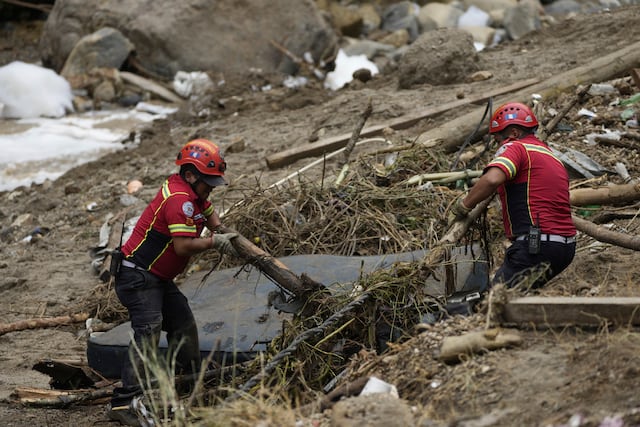 Diez menores desaparecidos tras deslizamiento en Guatelama
