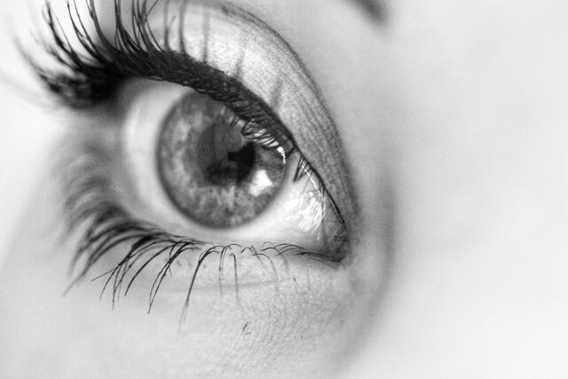 Nueva mascara promete cuidar más las pestañas