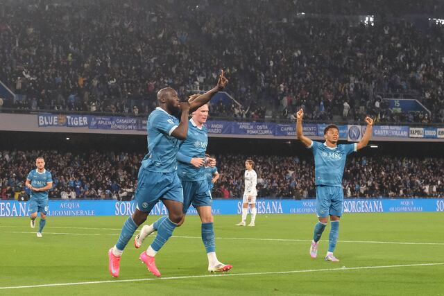 Napoli vence a Empoli y sigue presionando al líder Inter en la Serie A
