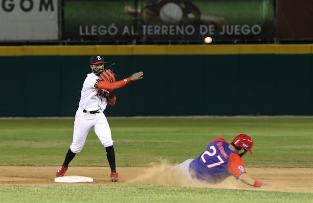 Acción completa en las series finales de sección de la Doble A