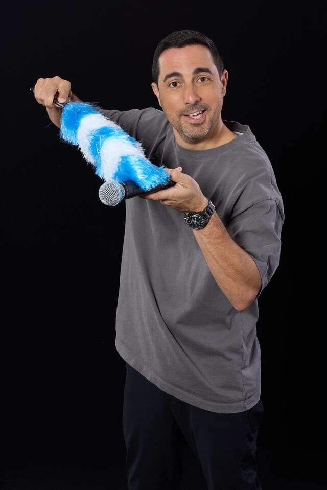 Alejandro Gil llega al Coca-Cola Music Hall con su nuevo ‘stand-up comedy’ “Sacando el Polvo”