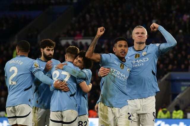 Manchester City logra una victoria crucial de 2-0 sobre Leicester