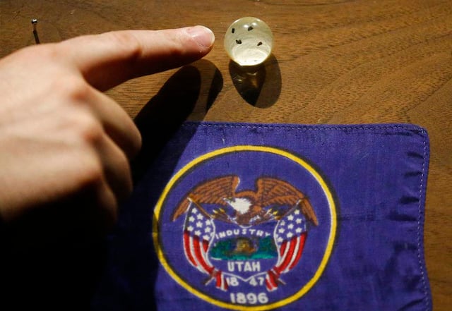 Recuperan las piedras lunares recolectadas por Neil Armstrong
