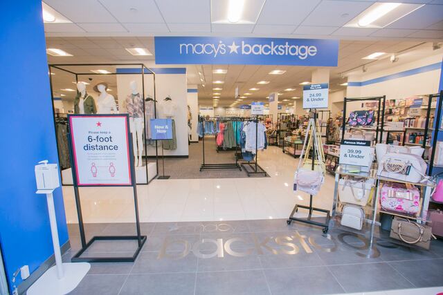 Macy's abre nuevo espacio en Plaza de ropa de diseñador a precios bajos