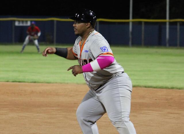 Montañeses de Utuado sacan de carrera a Barceloneta en la pelota Doble A