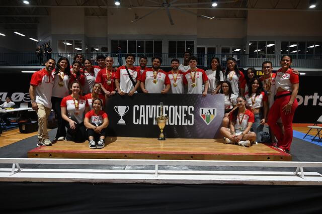 Taínas de UAGM y Gallitos de UPR Río Piedras alzan el oro en halterofilia