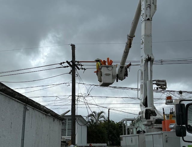 Miles de clientes sin luz por condiciones del tiempo