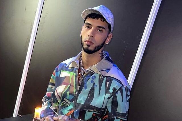 Anuel AA entrega regalos el Día de Reyes