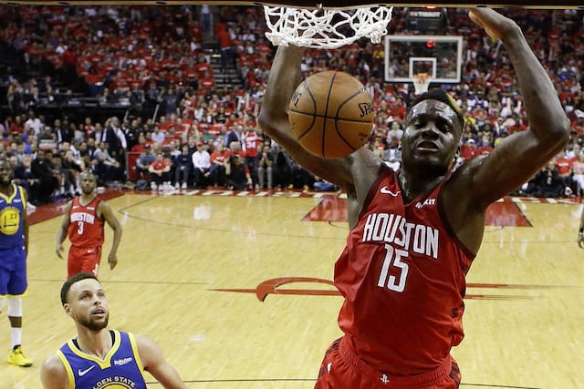 Los Rockets ganan y descuentan en la semifinal del Oeste de la NBA
