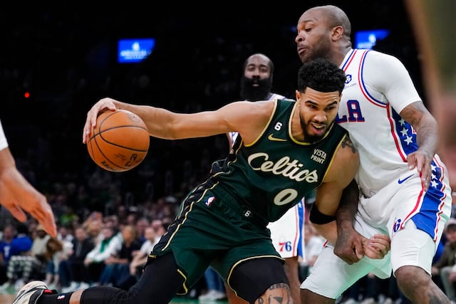 Tatum y Brown guían a Celtics a triunfo al inaugurar campaña
