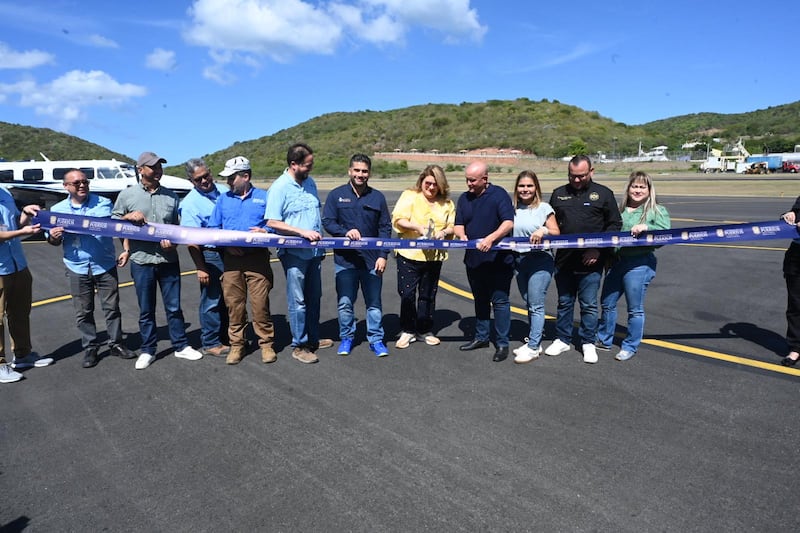 La gobernadora, Jenniffer González, inaugura facilidades del aeropuerto de Culebra.