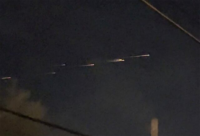 Viral: Misteriosos rayos de luz surcan los cielos de California