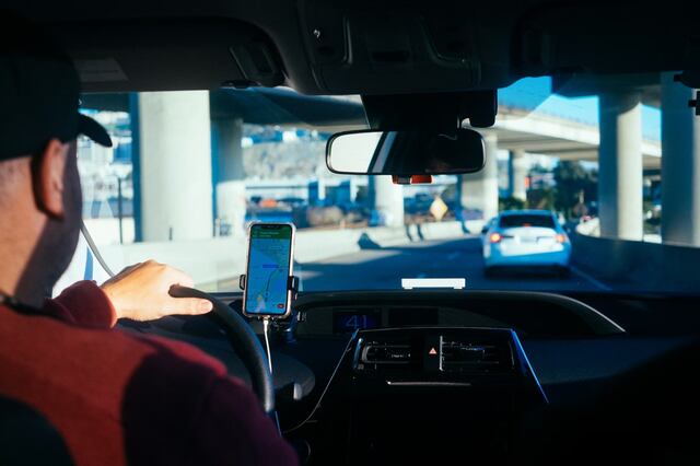 Entró a un auto pensando que era el Uber que solicitó y terminó violada