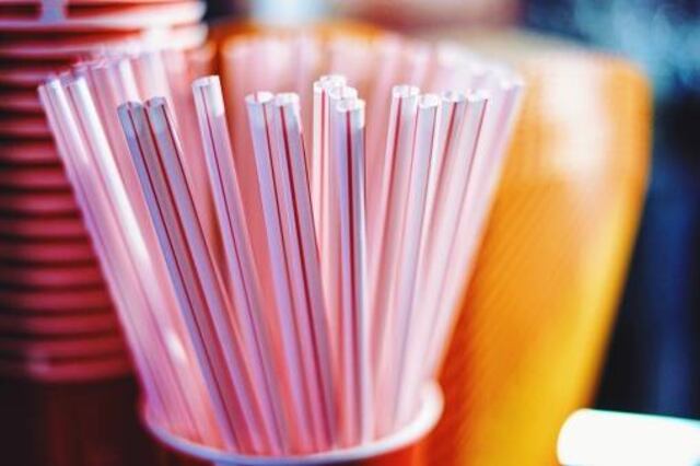 Prohíben los plásticos de un solo uso en Inglaterra