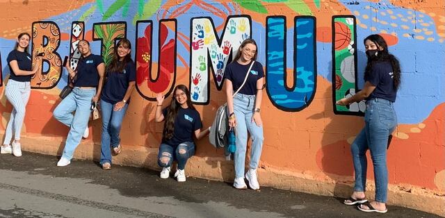 Estudiantes de la UPR de Cayey develan mural en la comunidad Bitumul en el Caño Martin Peña