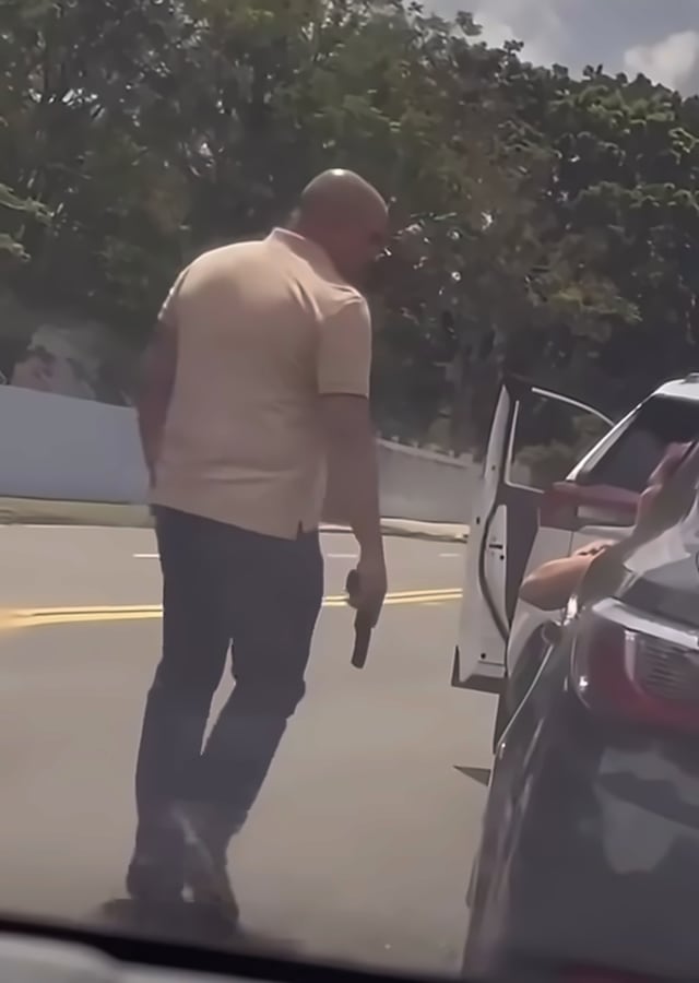 Policía ocupa arma a hombre que protagonizó altercado de tránsito en Bayamón