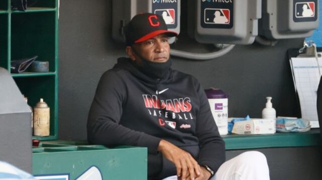 Mánager de los Indios vuelve a contar con Sandy Alomar como coach de primera base