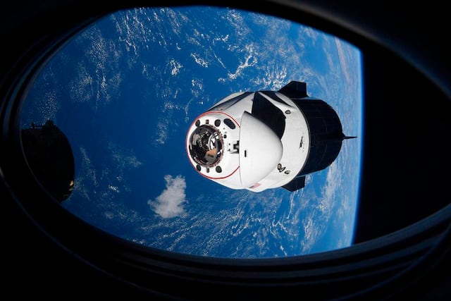 SpaceX posterga regreso de astronautas por mal clima
