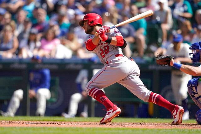 Fletcher hilvana 24 juegos con hit en triunfo de Angelinos