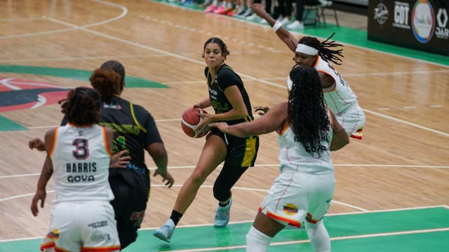 Las Pollitas de Isabela toman el primer lugar al vencer 74-62 a las Gigantes de Carolina