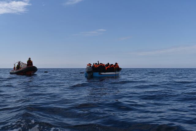 Mueren nueve migrantes en naufragio cerca de Islas Canarias
