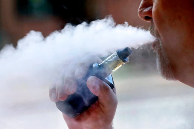 Presentan proyecto para elevar la edad de venta de vapeo en San Juan